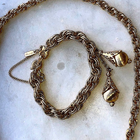 MONET JEWELRY SET NECKLACE BRACELOT EARRINGS GOLD VINTAGE - Picture 12 of 13